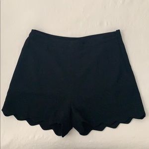 Black shorts with scallop hem
